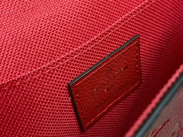 LVコピーウォレット着用イメージ